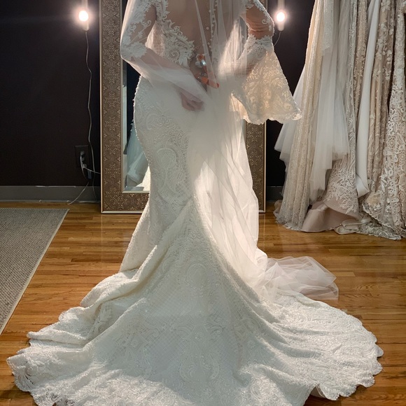 Wedding dress - Picture 9 of 11